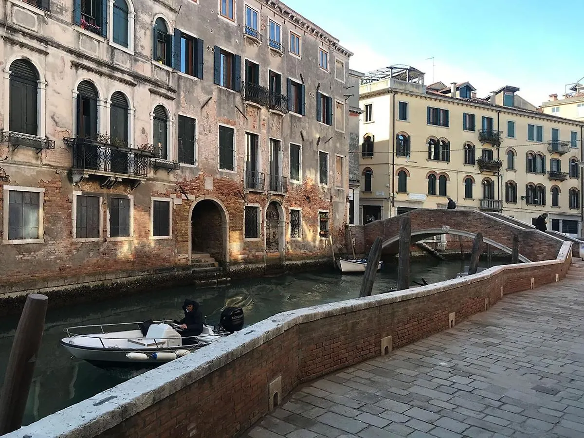 Casa Furlani Ai Dalmati - Your Home On The Canal Venedik