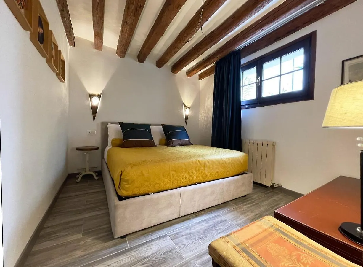 Daire Casa Furlani Ai Dalmati - Your Home On The Canal Venedik